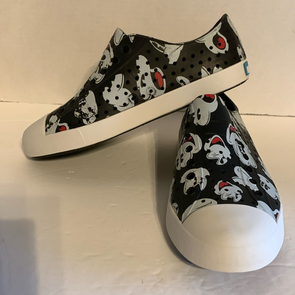 Unisex MICKEY MOUSE, slip on shoes. Light weight.